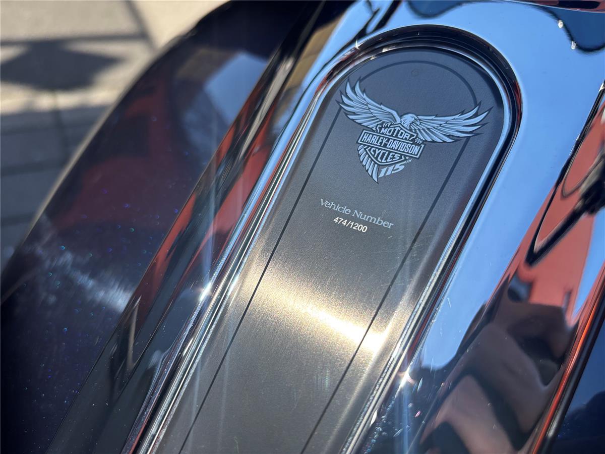 2018 Harley-Davidson CVO Ultra Limited FLHTKSE