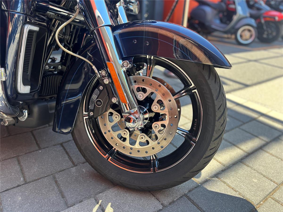 2018 Harley-Davidson CVO Ultra Limited FLHTKSE