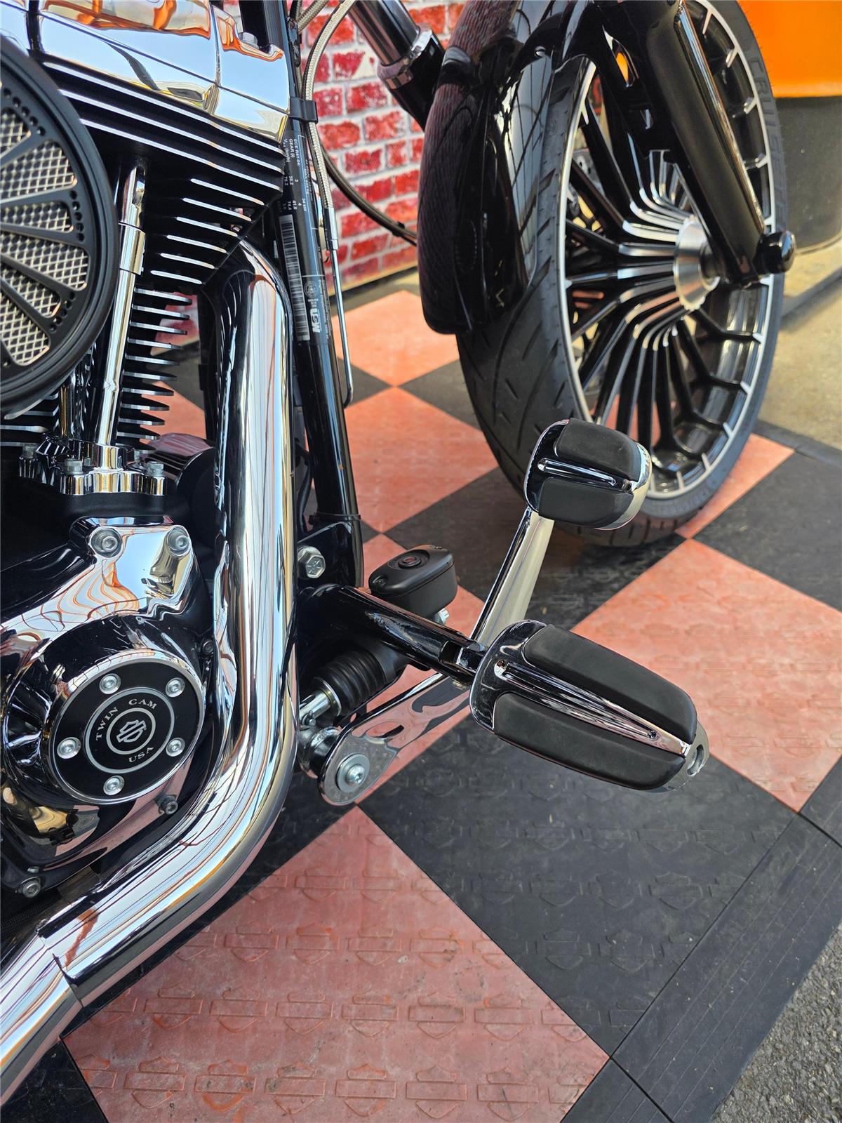 2017 harley-davidson FXSB Breakout 103 ABS