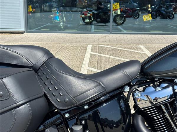 2026 HARLEY-DAVIDSON SOFTAIL FLHC HERITAGE CLASSIC
