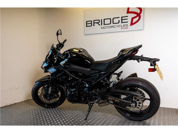2026 KAWASAKI Z900 PERFORMANCE