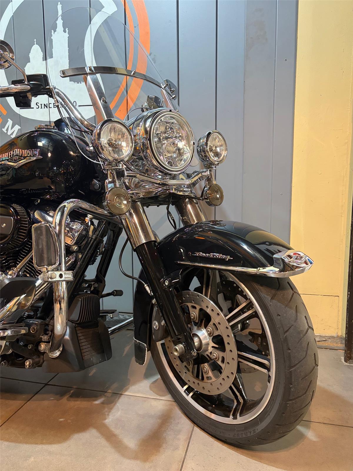 2020 HARLEY-DAVIDSON ROAD KING