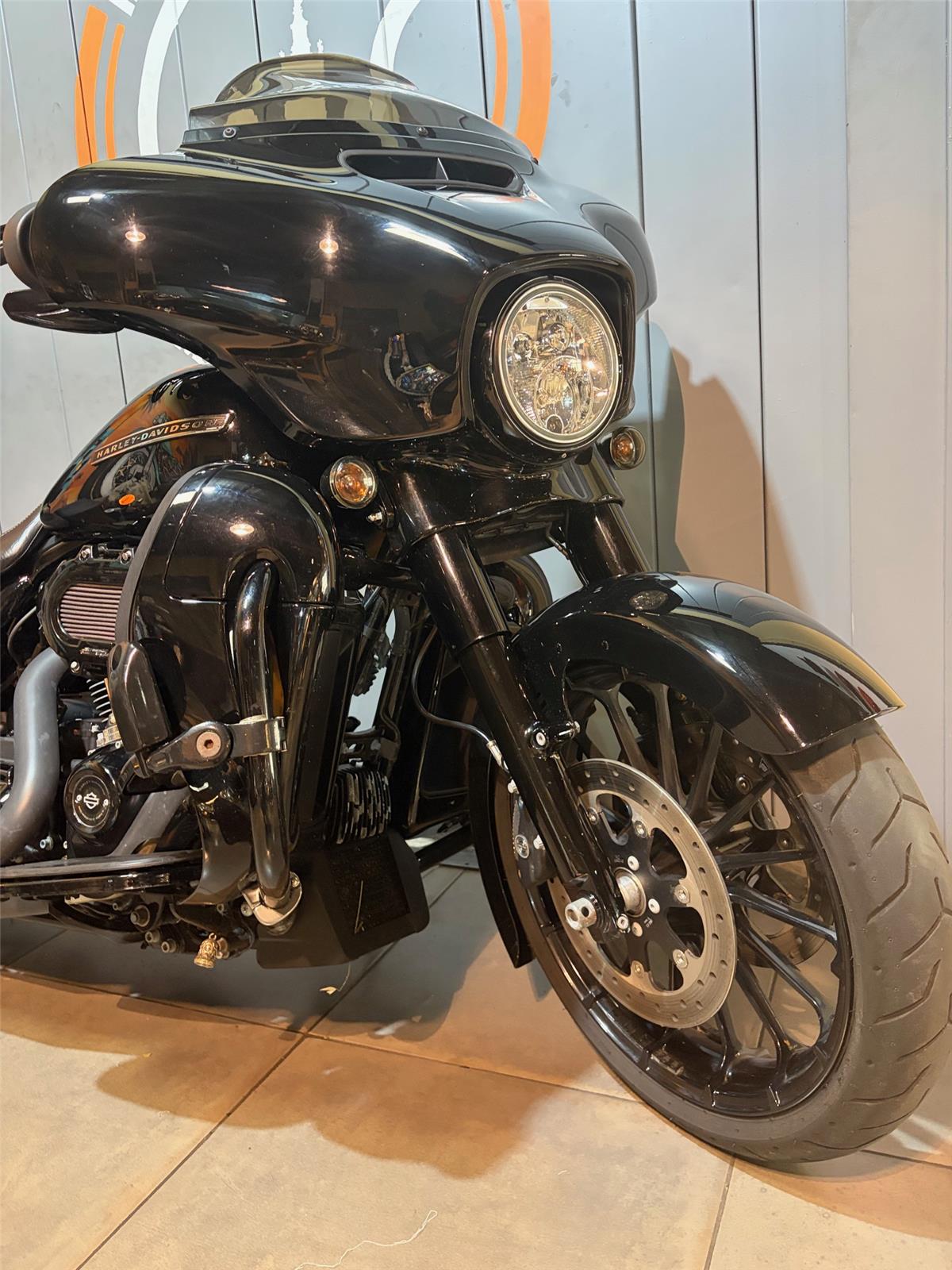 2018 HARLEY-DAVIDSON STREET GLIDE