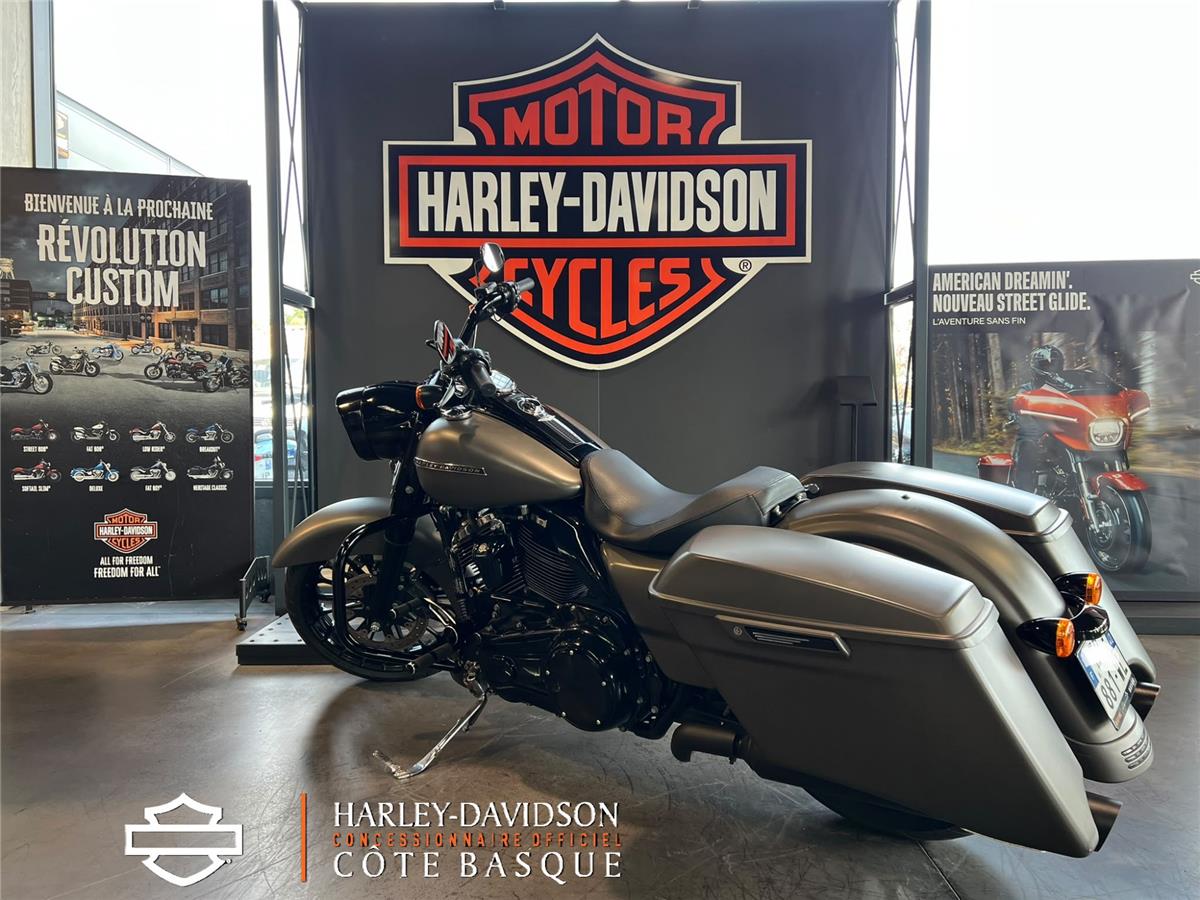 2018 HARLEY-DAVIDSON ROAD KING