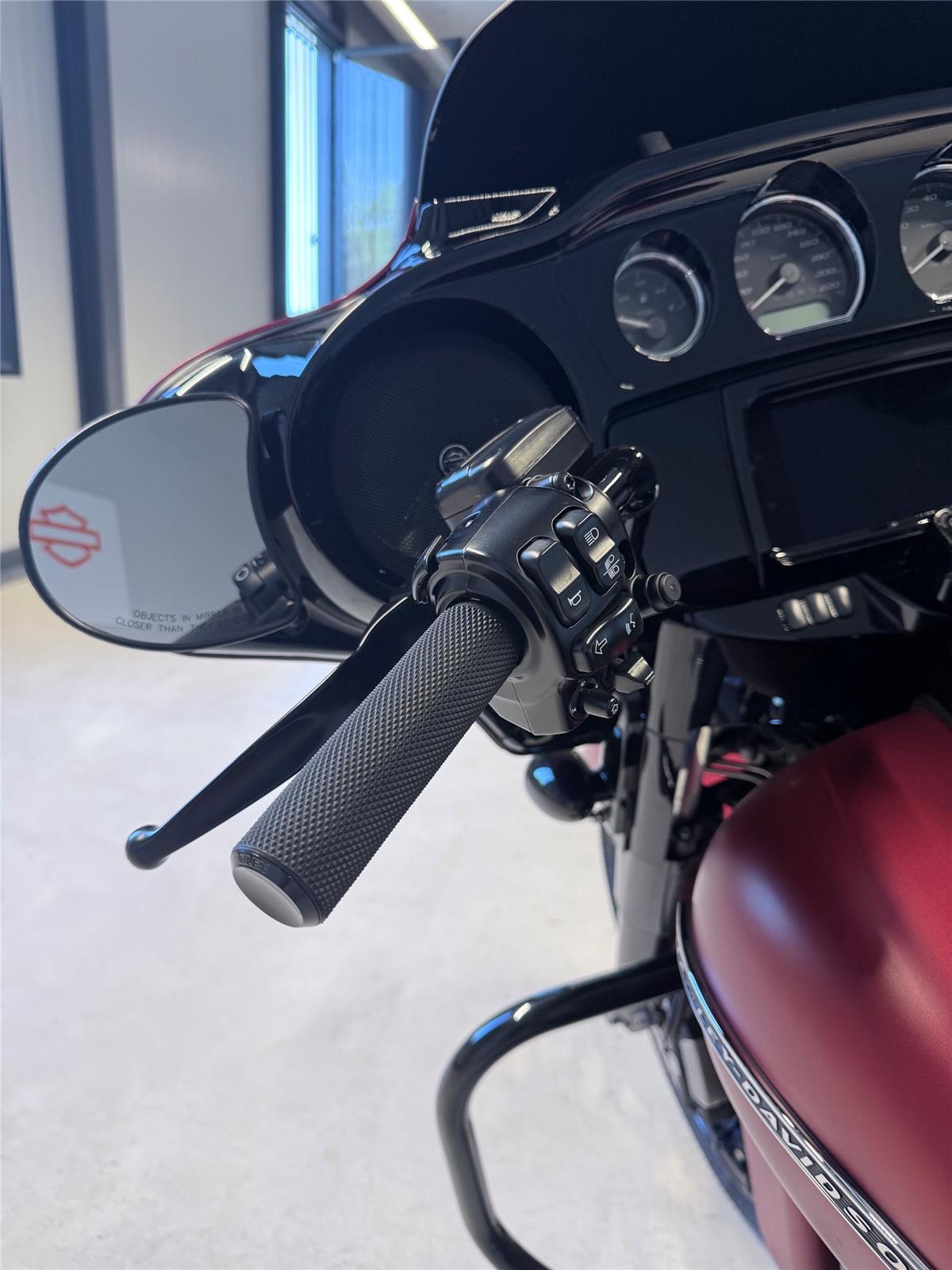 2018 harley-davidson FLHXS Street Glide Special 114