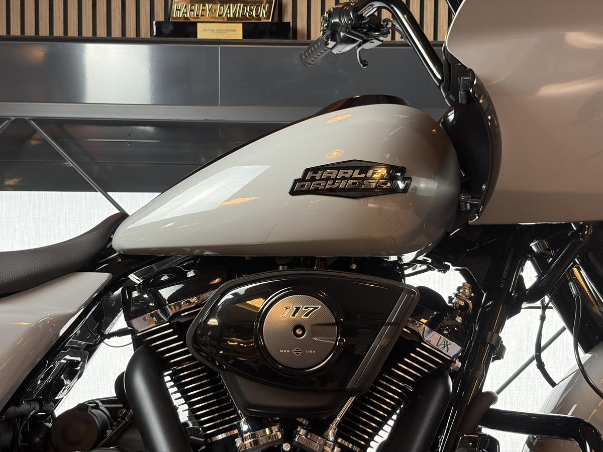 FLTRX Road Glide 117  | JEKILL & HYDE | 9.595 KM