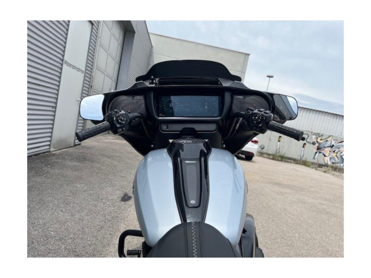 2025 Harley-Davidson Street Glide FLHX