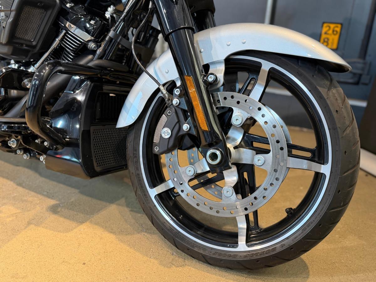 FLHX Street Glide 117 Helix 