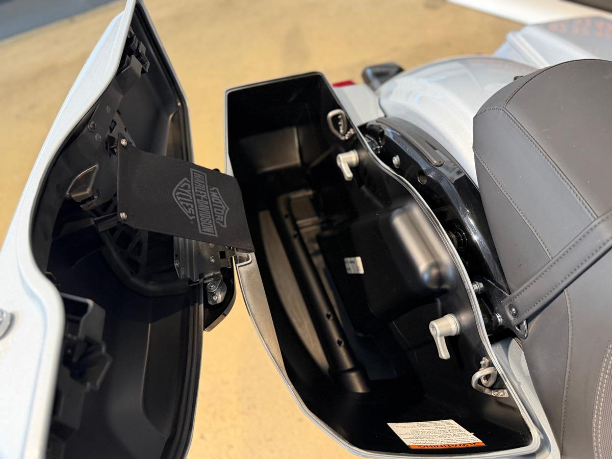 FLHX Street Glide 117 Helix 
