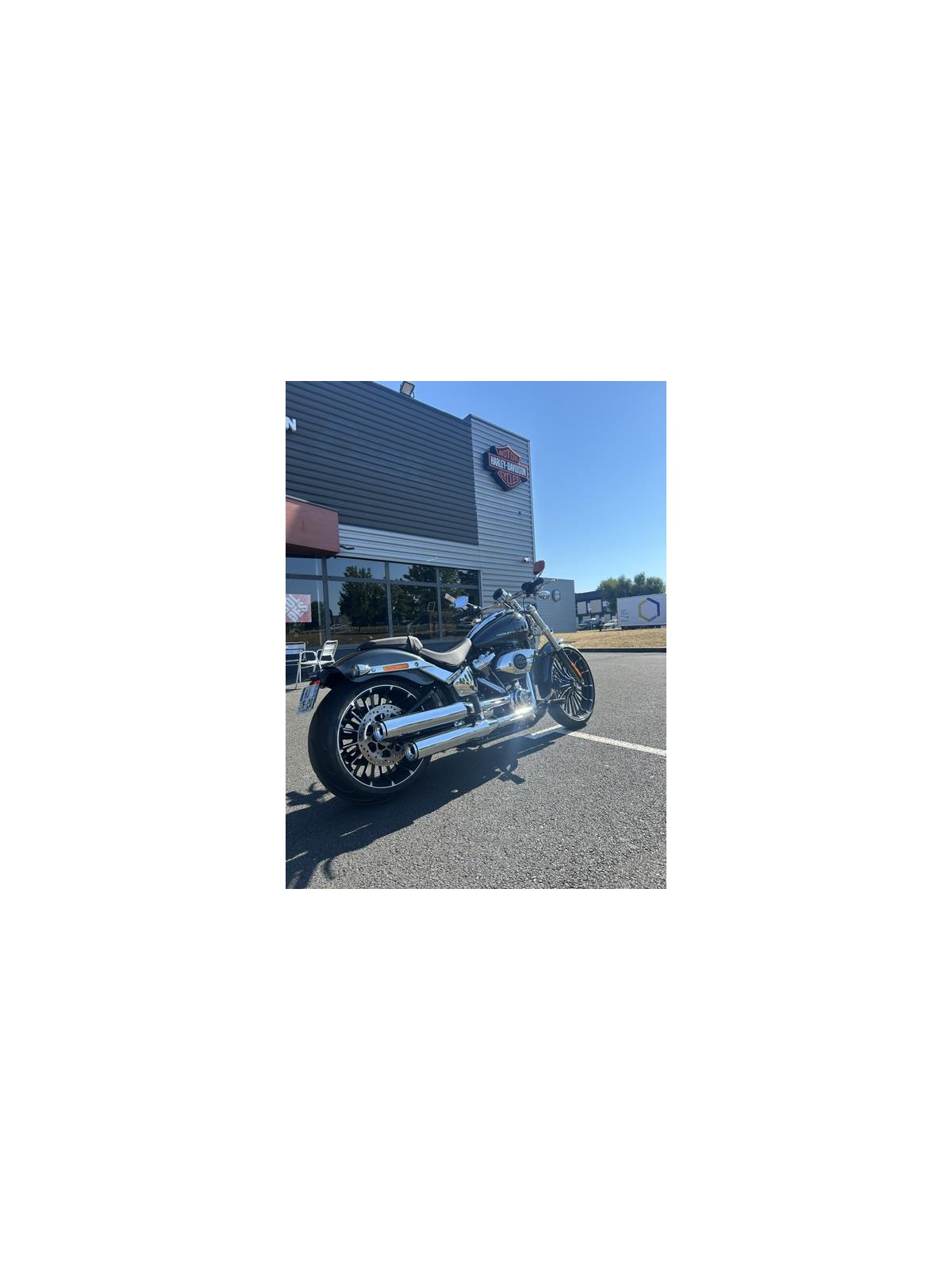 2026 HARLEY-DAVIDSON BREAKOUT