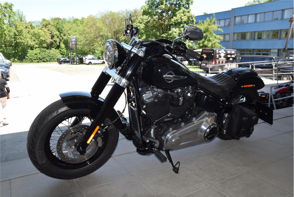 FLSL Softail Slim mit KessTech Auspuff