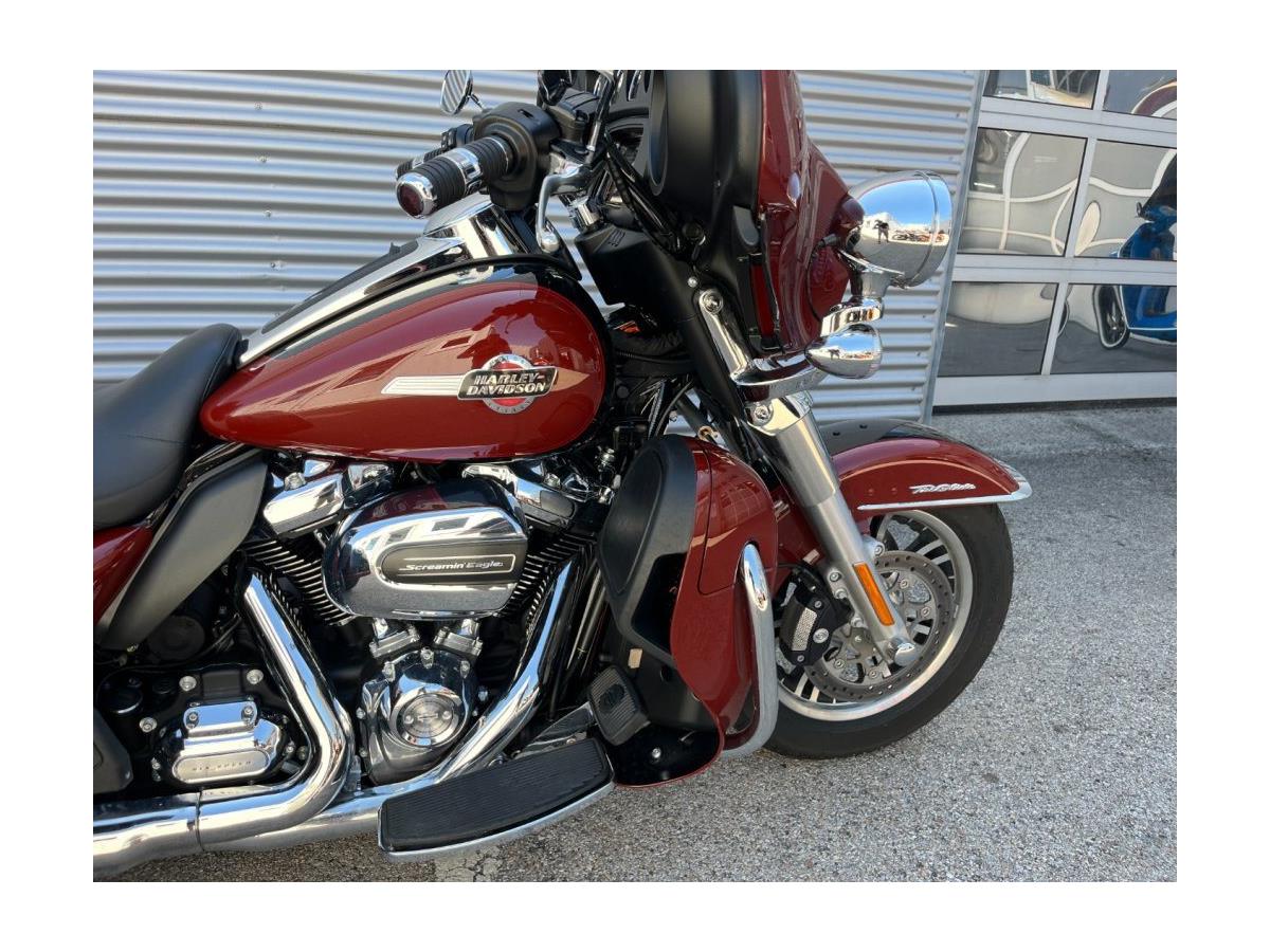 2024 Harley-Davidson Tri Glide Ultra FLHTCUTG