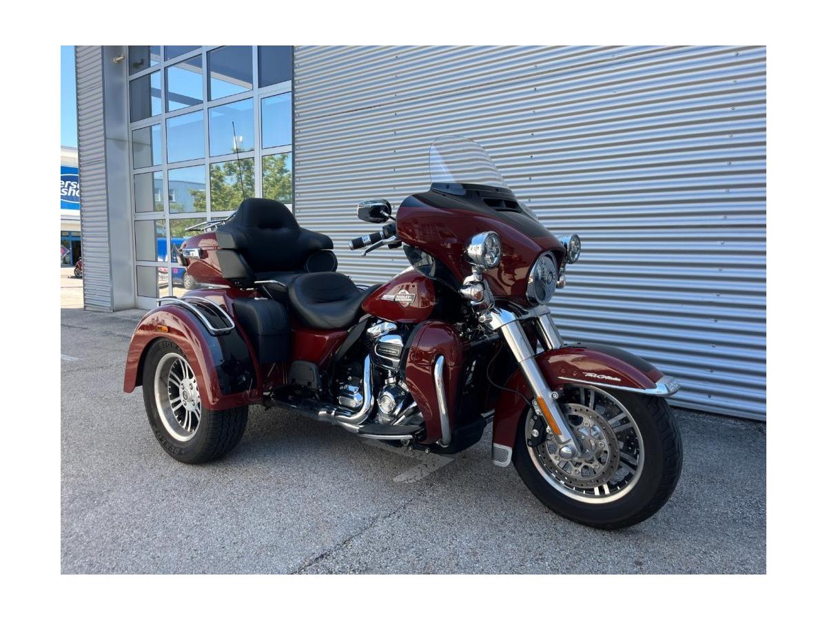 2024 Harley-Davidson Tri Glide Ultra FLHTCUTG