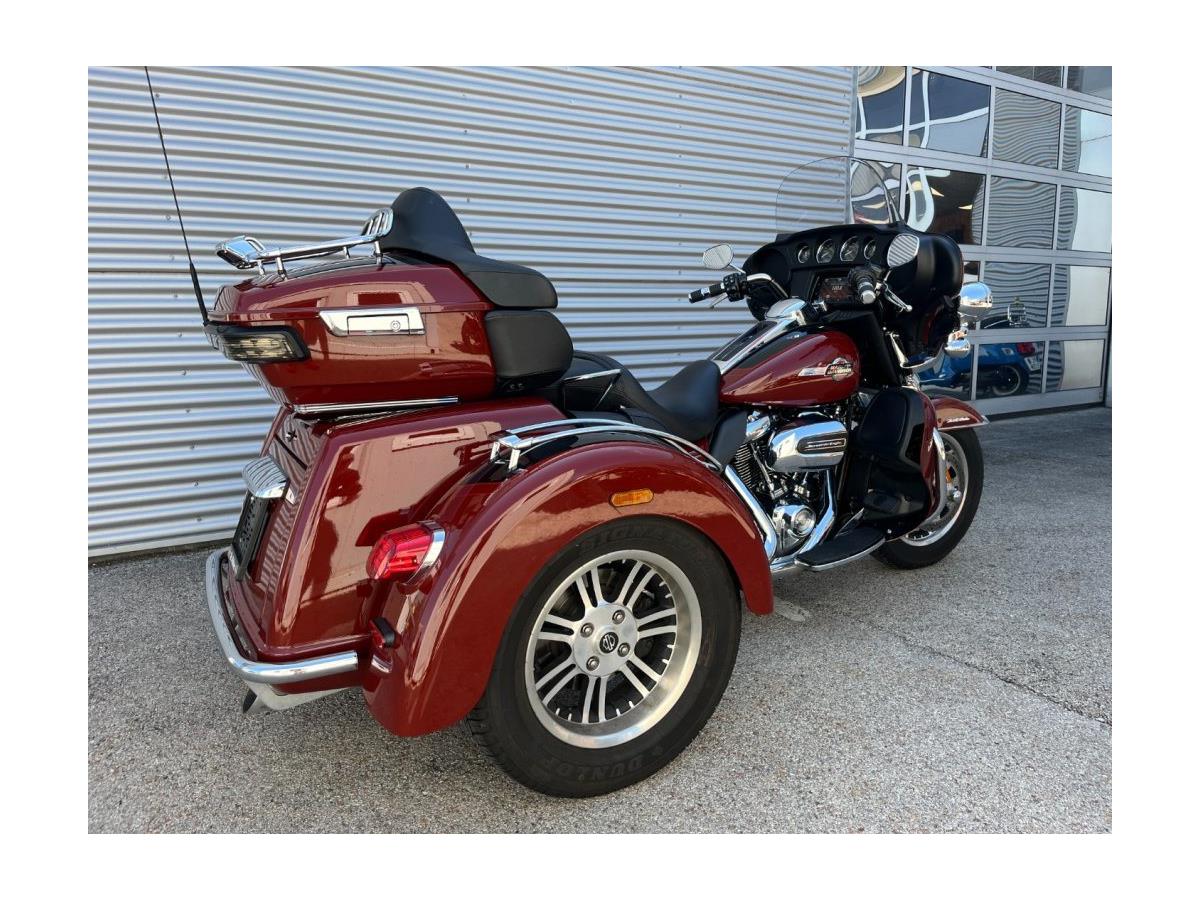 2024 Harley-Davidson Tri Glide Ultra FLHTCUTG