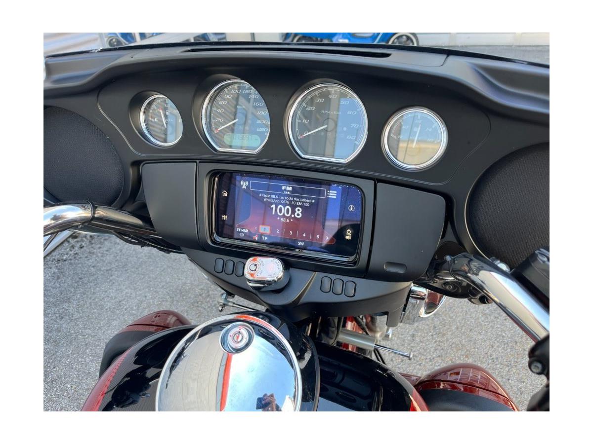 2024 Harley-Davidson Tri Glide Ultra FLHTCUTG