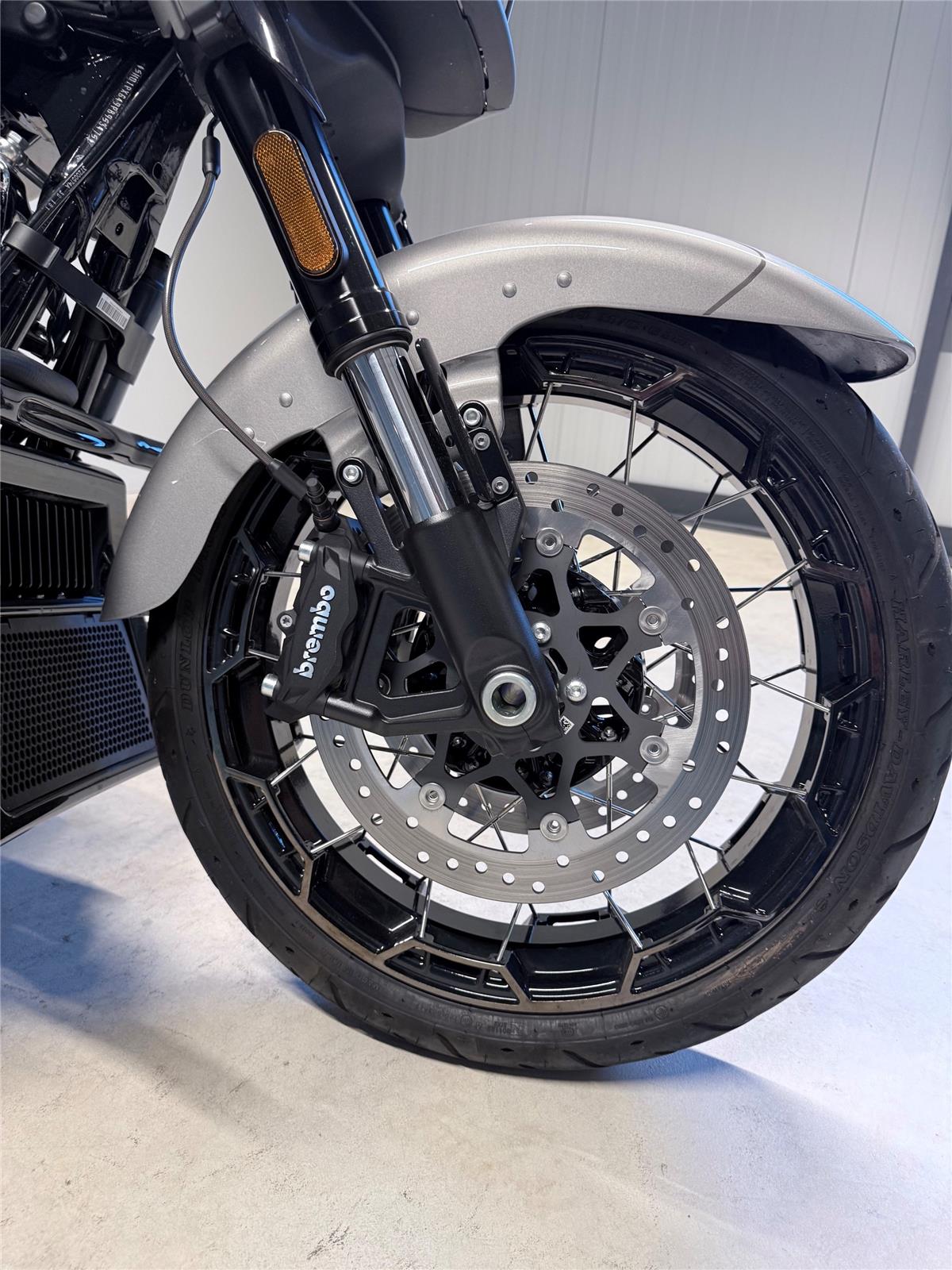 2023 harley-davidson FLHXSE Street Glide CVO 121
