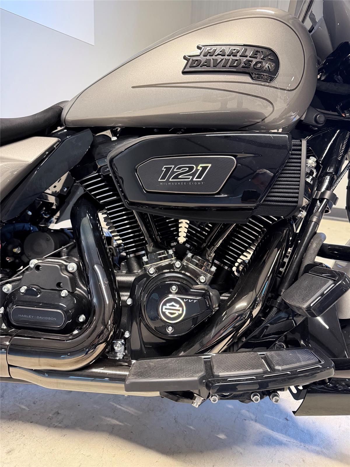 2023 harley-davidson FLHXSE Street Glide CVO 121