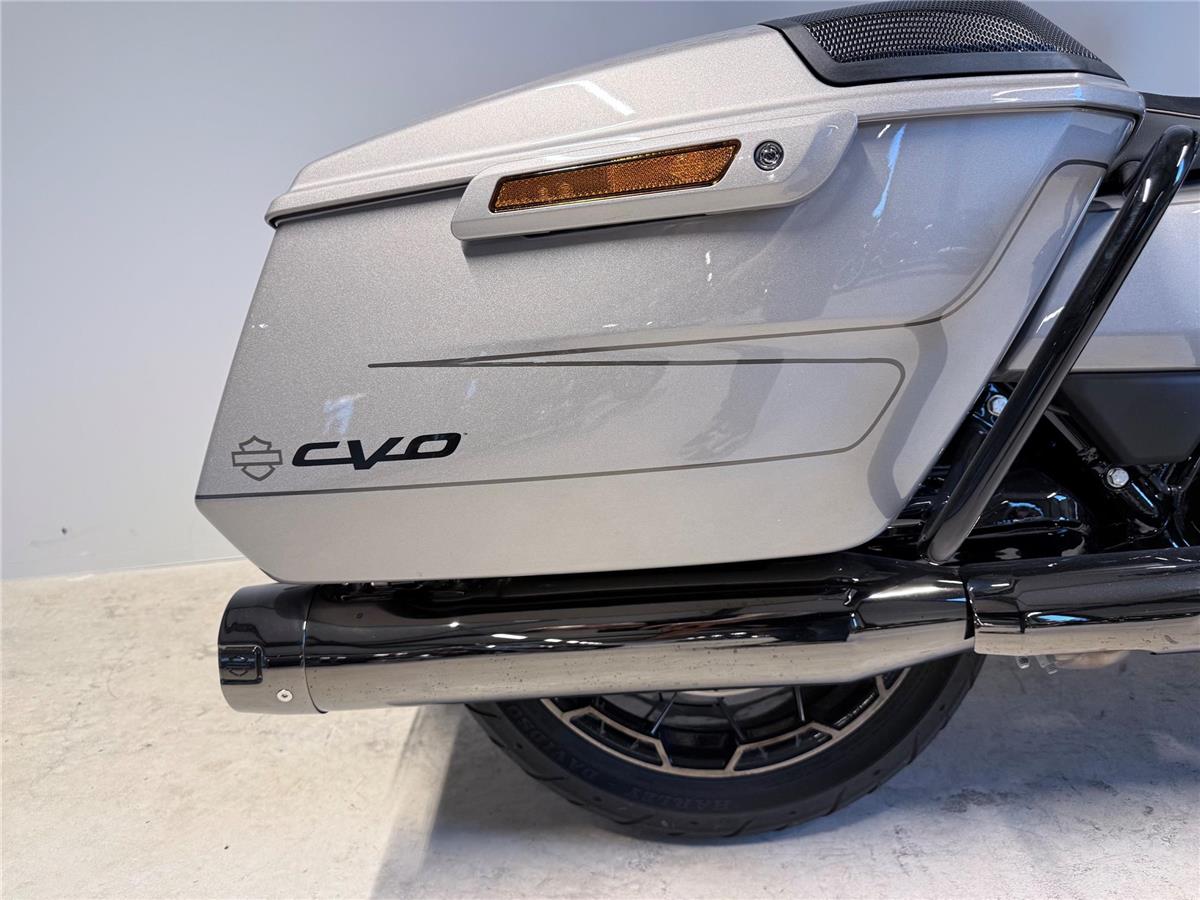 2023 harley-davidson FLHXSE Street Glide CVO 121