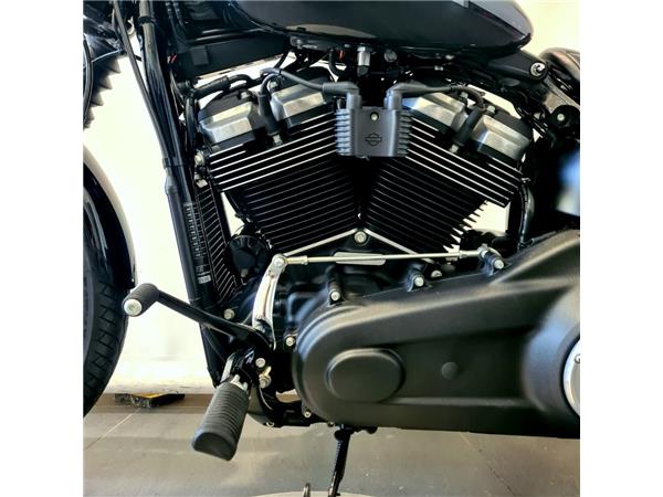 HARLEY-DAVIDSON STREET BOB 