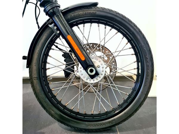 HARLEY-DAVIDSON STREET BOB 