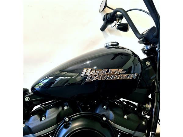 HARLEY-DAVIDSON STREET BOB 