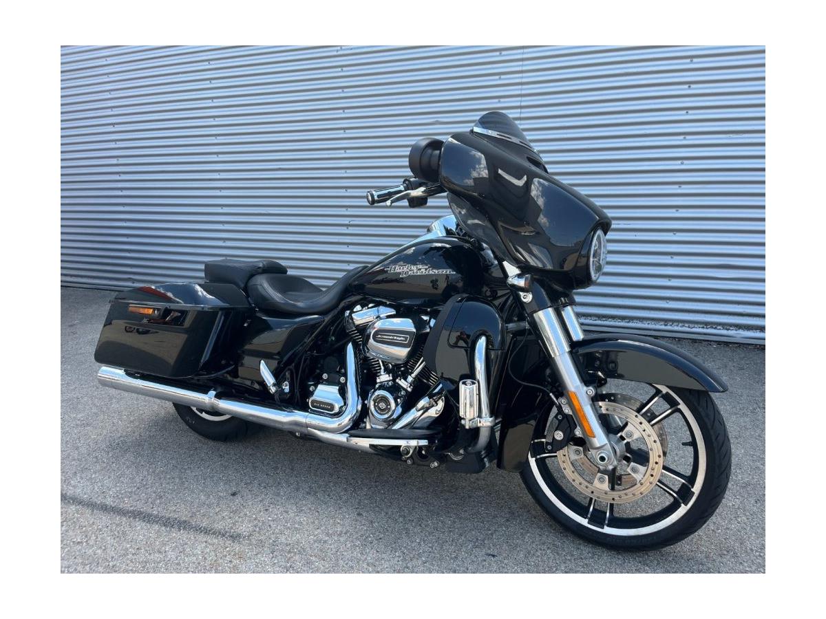 2017 Harley-Davidson Touring Street Glide Special FLHXS