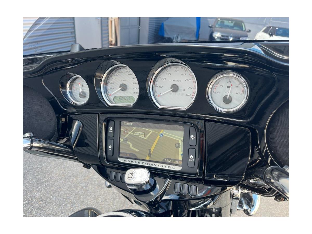 2017 Harley-Davidson Touring Street Glide Special FLHXS