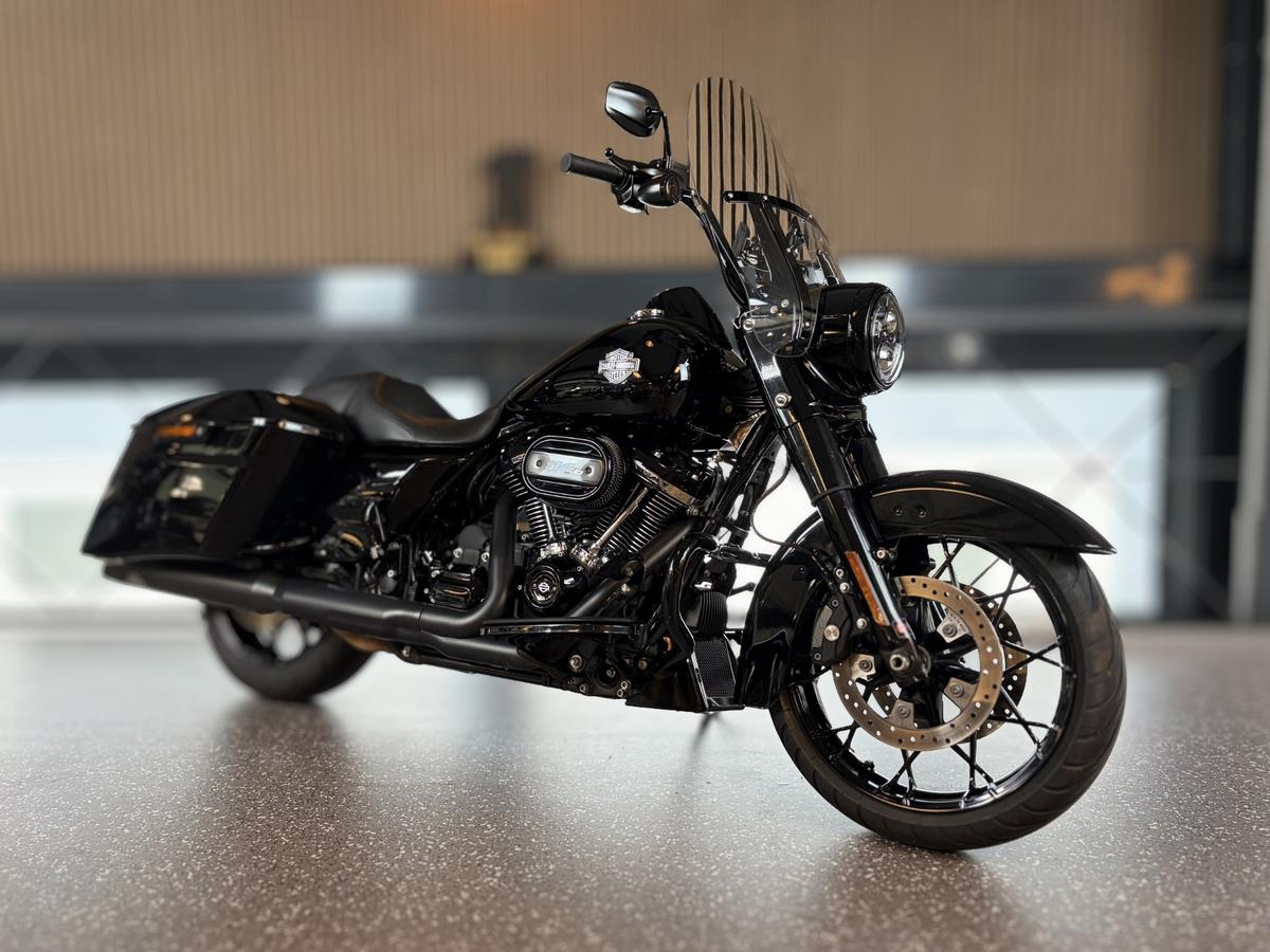 ROAD KING SPECIAL PERFORMANCE BIKE