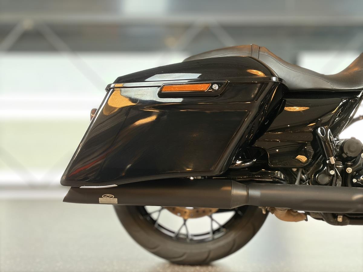 ROAD KING SPECIAL PERFORMANCE BIKE