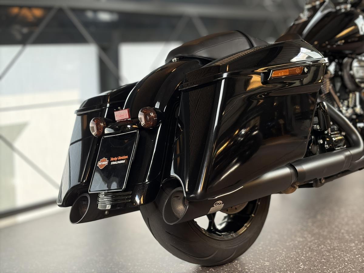 ROAD KING SPECIAL PERFORMANCE BIKE