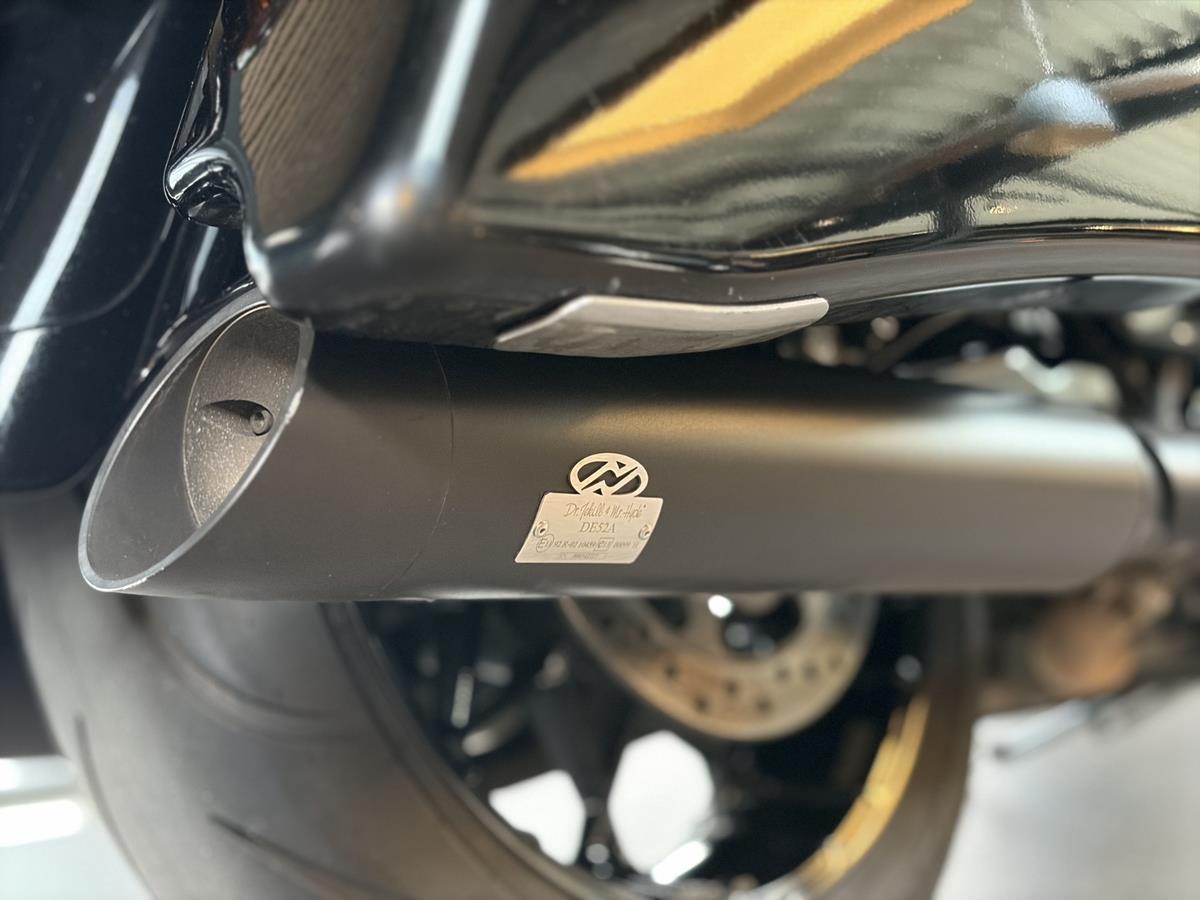 ROAD KING SPECIAL PERFORMANCE BIKE