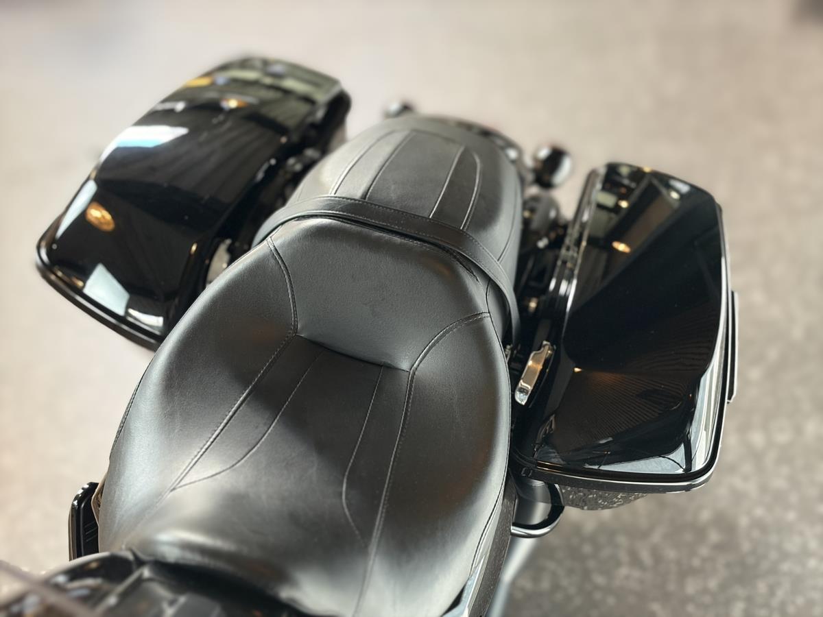 ROAD KING SPECIAL PERFORMANCE BIKE