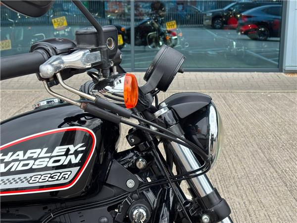 2012 HARLEY-DAVIDSON SPORTSTER XL883R ROADSTER