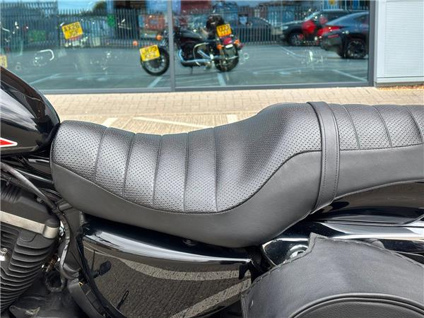2012 HARLEY-DAVIDSON SPORTSTER XL883R ROADSTER