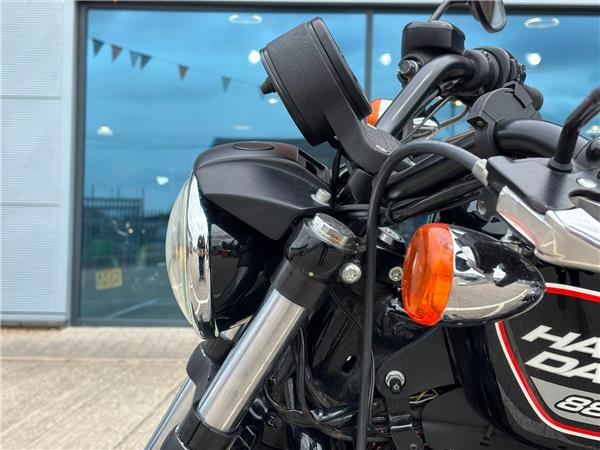 2012 HARLEY-DAVIDSON SPORTSTER XL883R ROADSTER
