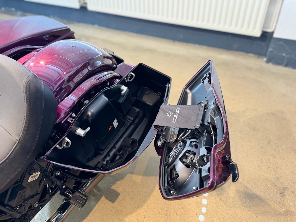 FLHXSE CVO Street Glide 121 
