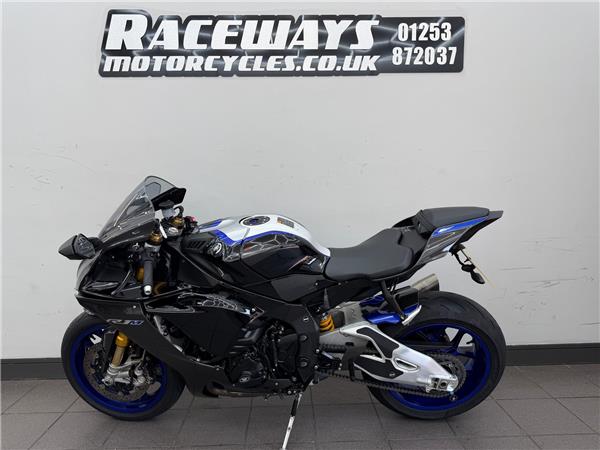 2022 YAMAHA YZF-R1M