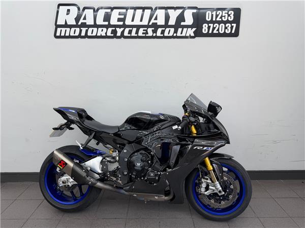 2022 YAMAHA YZF-R1M
