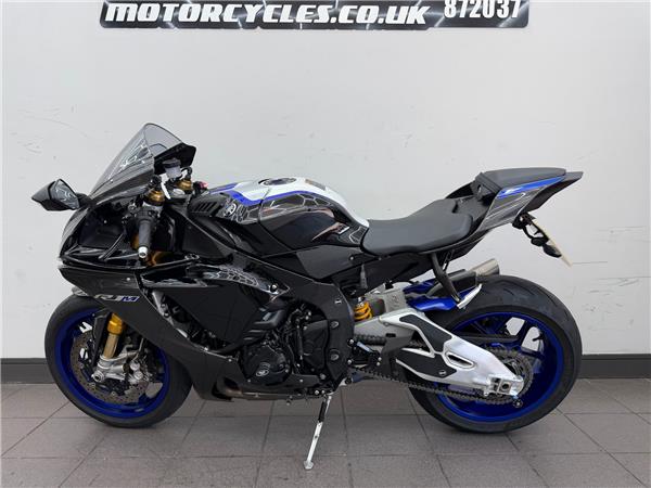 2022 YAMAHA YZF-R1M