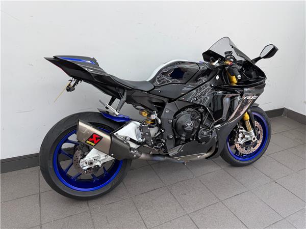 2022 YAMAHA YZF-R1M