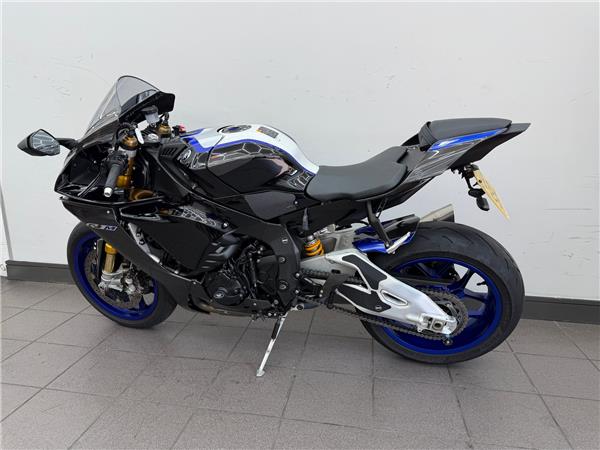 2022 YAMAHA YZF-R1M