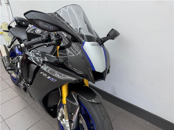 2022 YAMAHA YZF-R1M