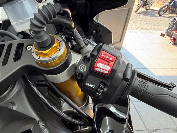 2022 YAMAHA YZF-R1M