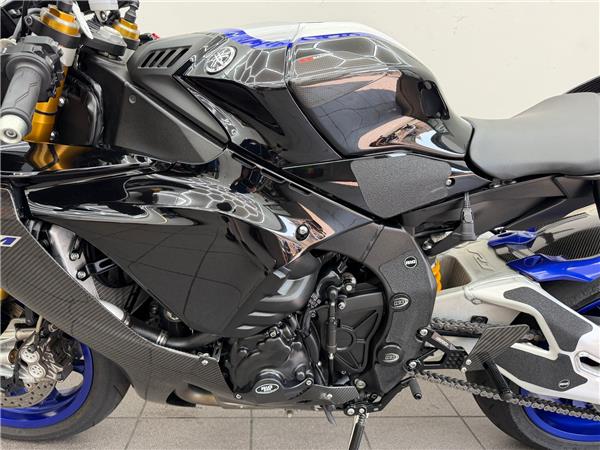 2022 YAMAHA YZF-R1M