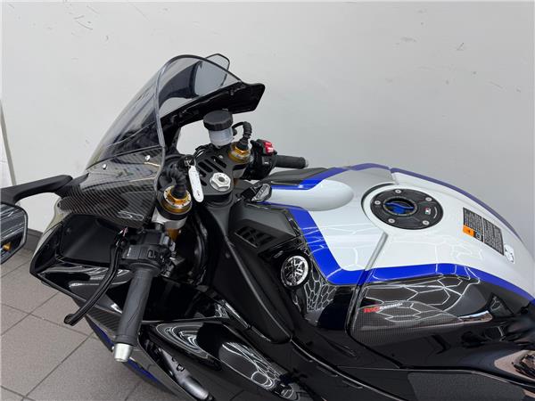 2022 YAMAHA YZF-R1M