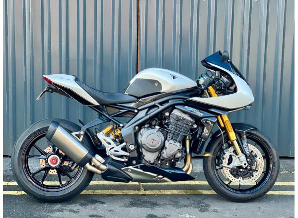 2022 Triumph Speed Triple RR