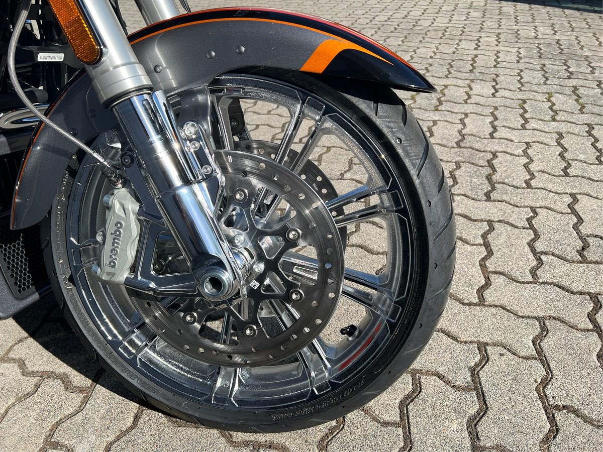 FLHXSE CVO Street Glide Jekill & Hyde