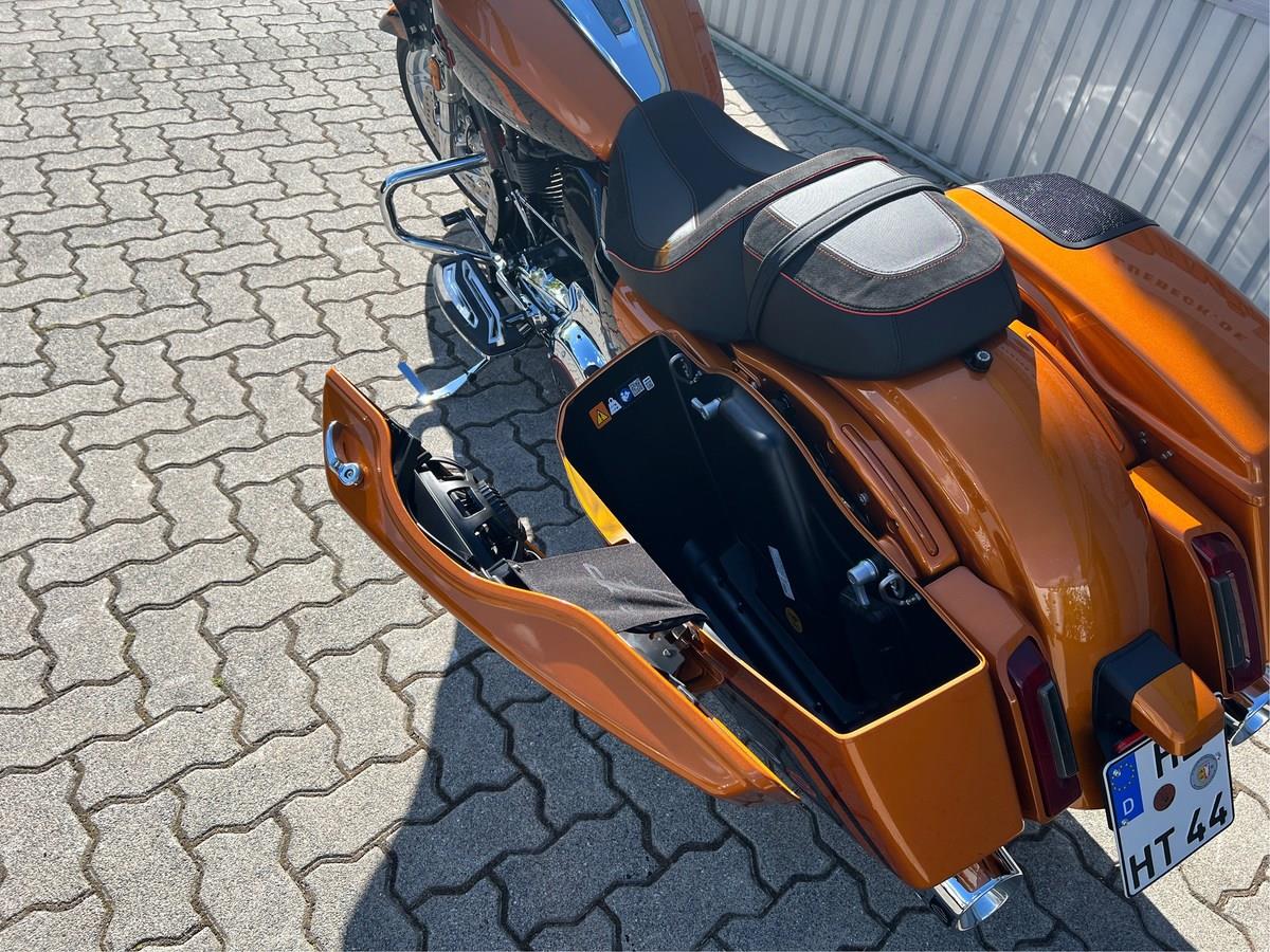 FLHXSE CVO Street Glide Jekill & Hyde