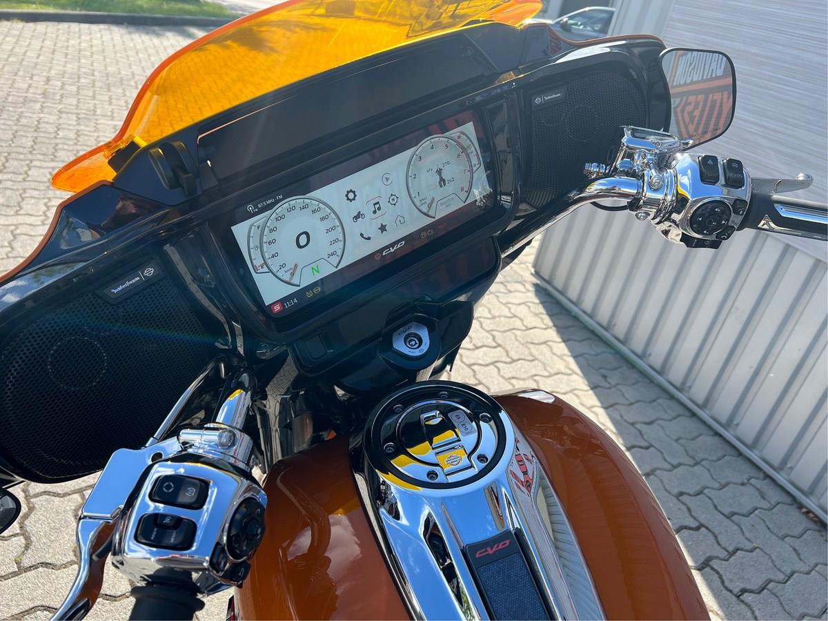 FLHXSE CVO Street Glide Jekill & Hyde