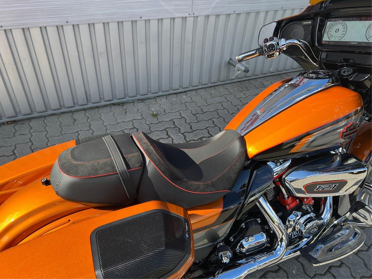 FLHXSE CVO Street Glide Jekill & Hyde